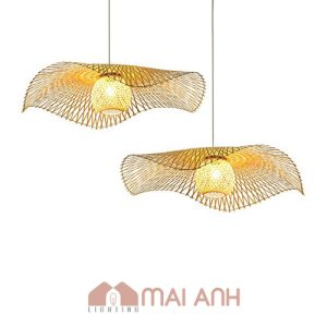 Đèn mây tre lá sen kết hợp lồng đèn mini tạo điểm nhấn thú vị trong decor nội thất